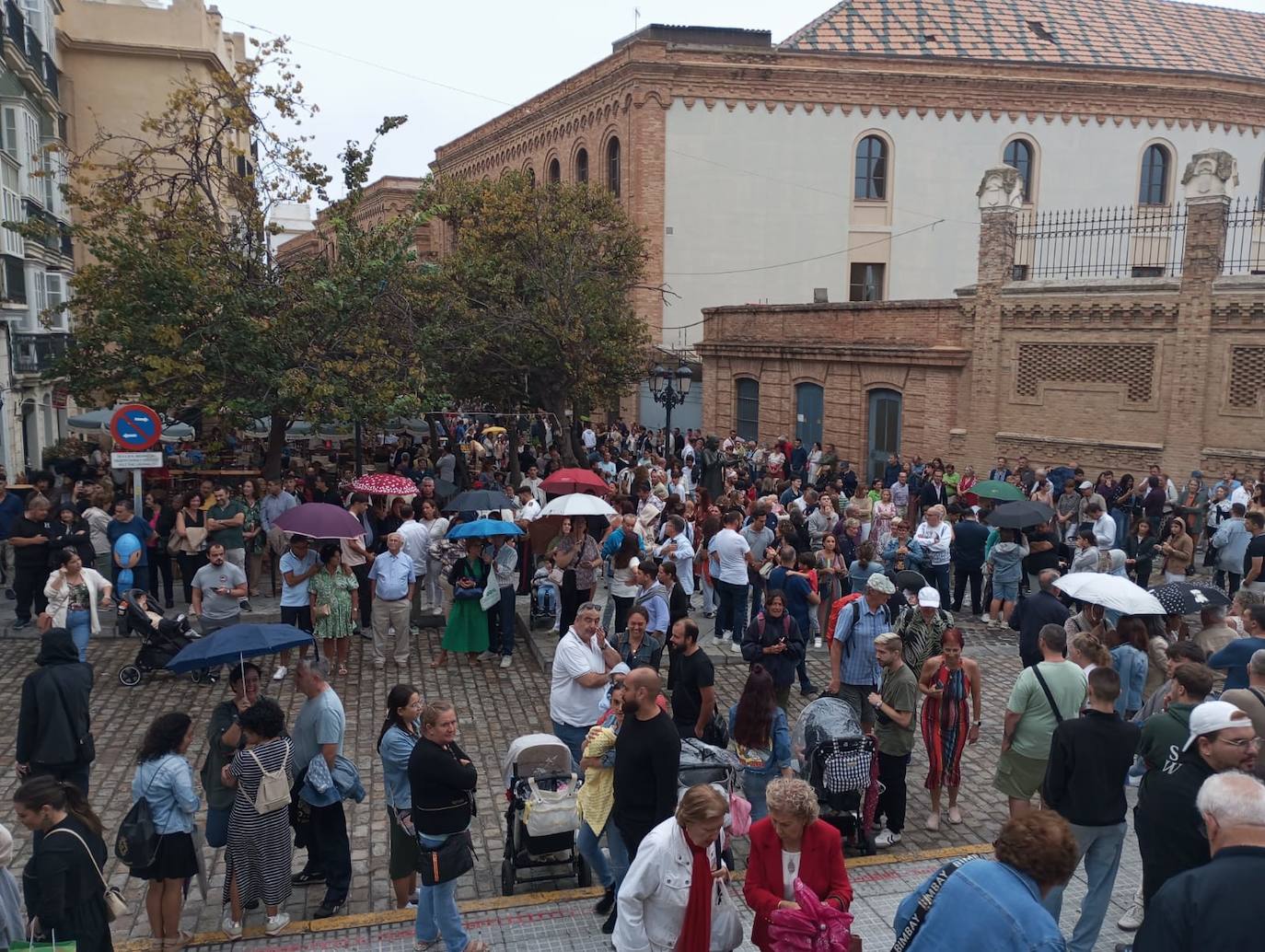 Fotos: La procesión de la Patrona de Cádiz se suspende por la lluvia