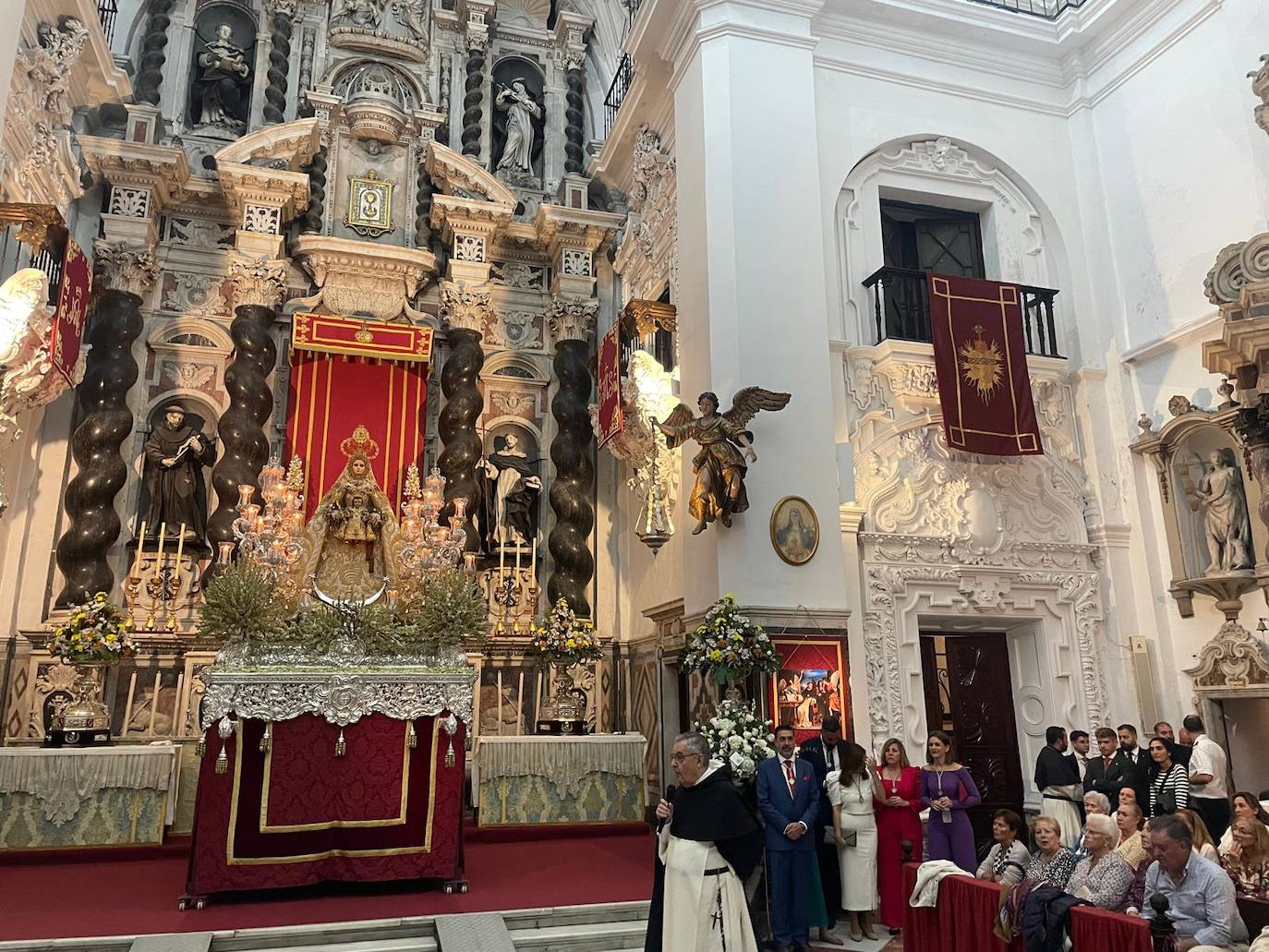 Fotos: La procesión de la Patrona de Cádiz se suspende por la lluvia