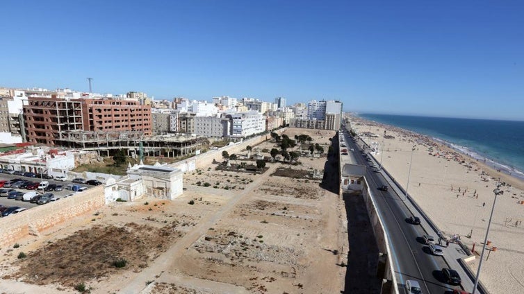 Bruno García garantiza la financiación del parque del Cementerio, la avenida de Astilleros y la rehabilitación de la Puerta de Tierra de Cádiz