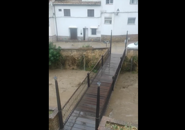 Las lluvias provocan el desbordamiento del río en Setenil y varias incidencias en las carreteras de la Sierra de Cádiz