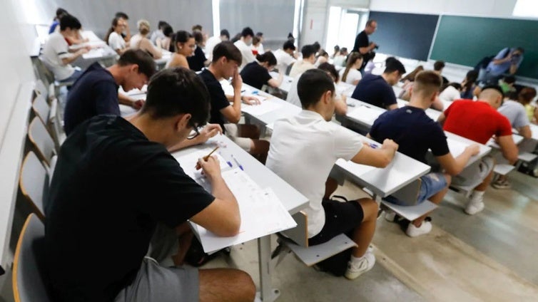 Los alumnos que se examinan este curso de la prueba de acceso a la universidad ya pueden consultar los modelos de exámenes