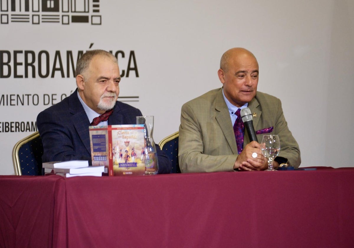 Presentación del libro '¡Cierra España! en la Casa de Iberoamérica.