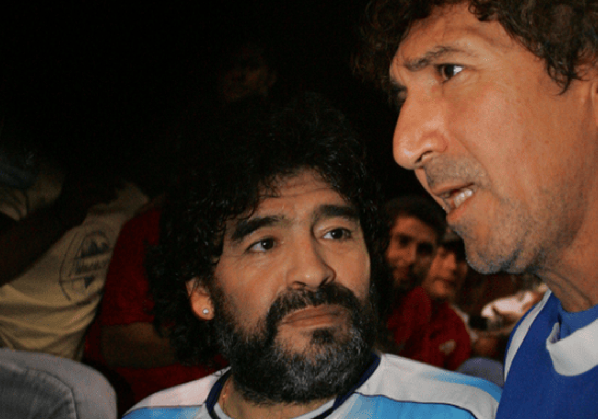 Mágico González, junto a Maradona.