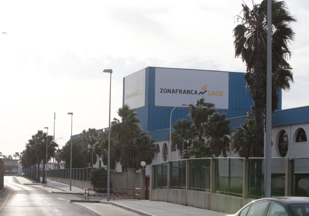 Edificio principal de la antigua Altadis, propiedad de Zona Franca desde 2015.