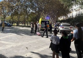 Un individuo agrede a puñetazos y patadas a dos personas en la Plaza de España de Cádiz