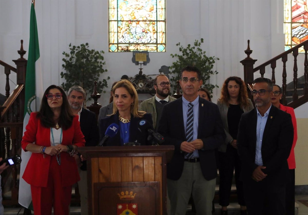 Almudena Martínez presenta en Barbate el Plan Airer como un «balón de oxígeno» para la localidad