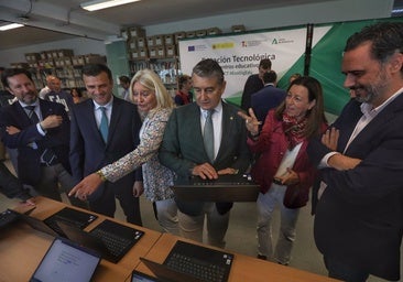 Un total de 91.200 dispositivos digitales en centros docentes de Andalucía