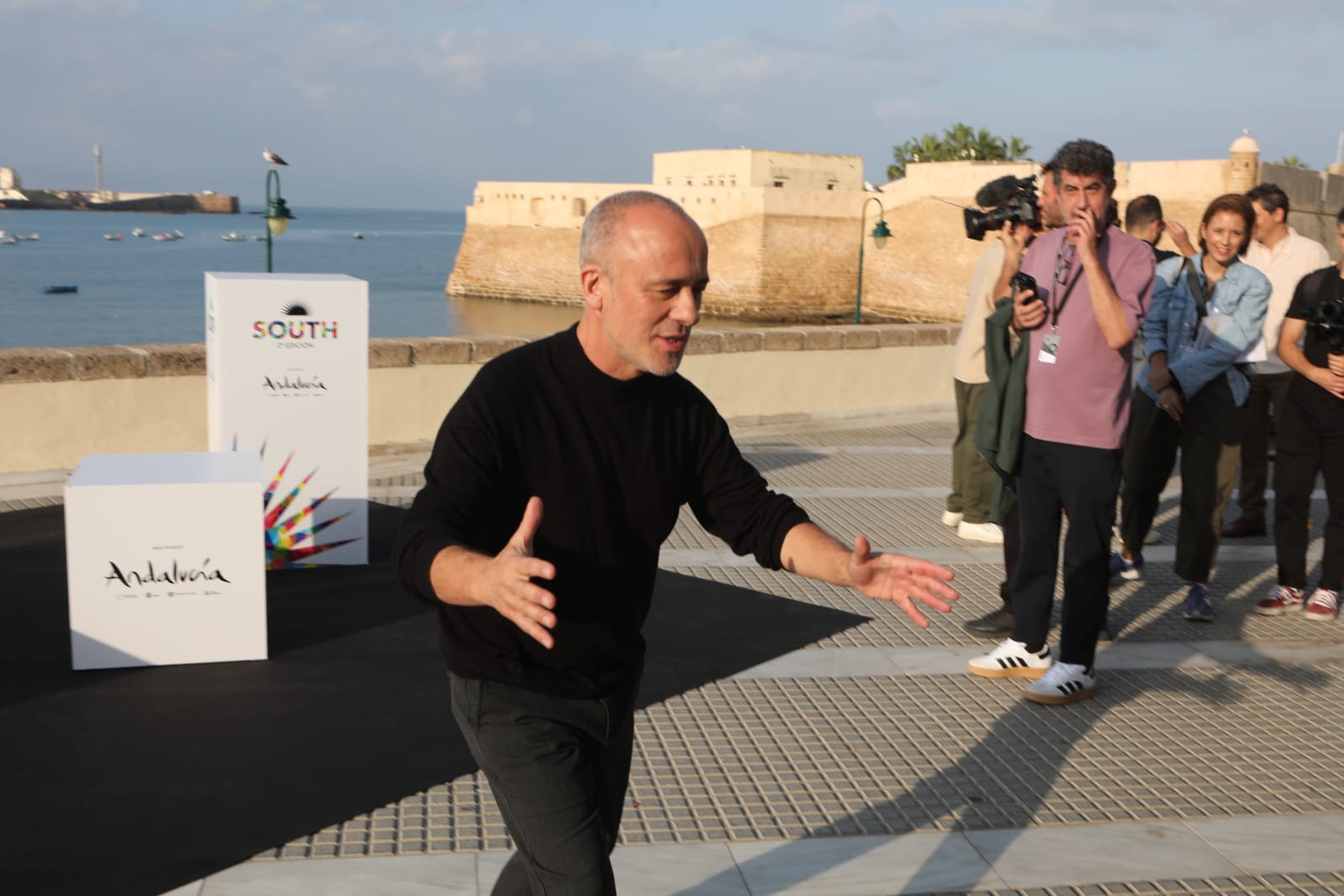 Las imágenes de María Adánez, Javier Gutiérrez, Leonor Watling y Carlos Scholz en la playa de La Caleta