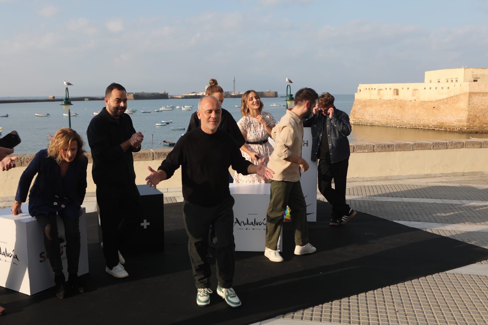 Las imágenes de María Adánez, Javier Gutiérrez, Leonor Watling y Carlos Scholz en la playa de La Caleta