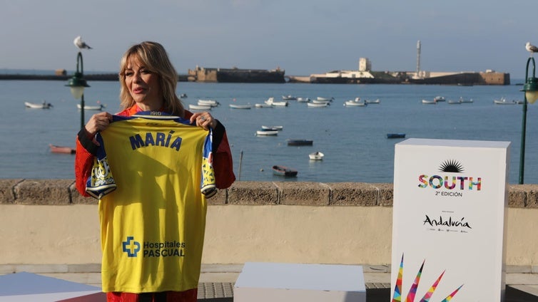 Las imágenes de María Adánez, Javier Gutiérrez, Leonor Watling y Carlos Scholz en la playa de La Caleta