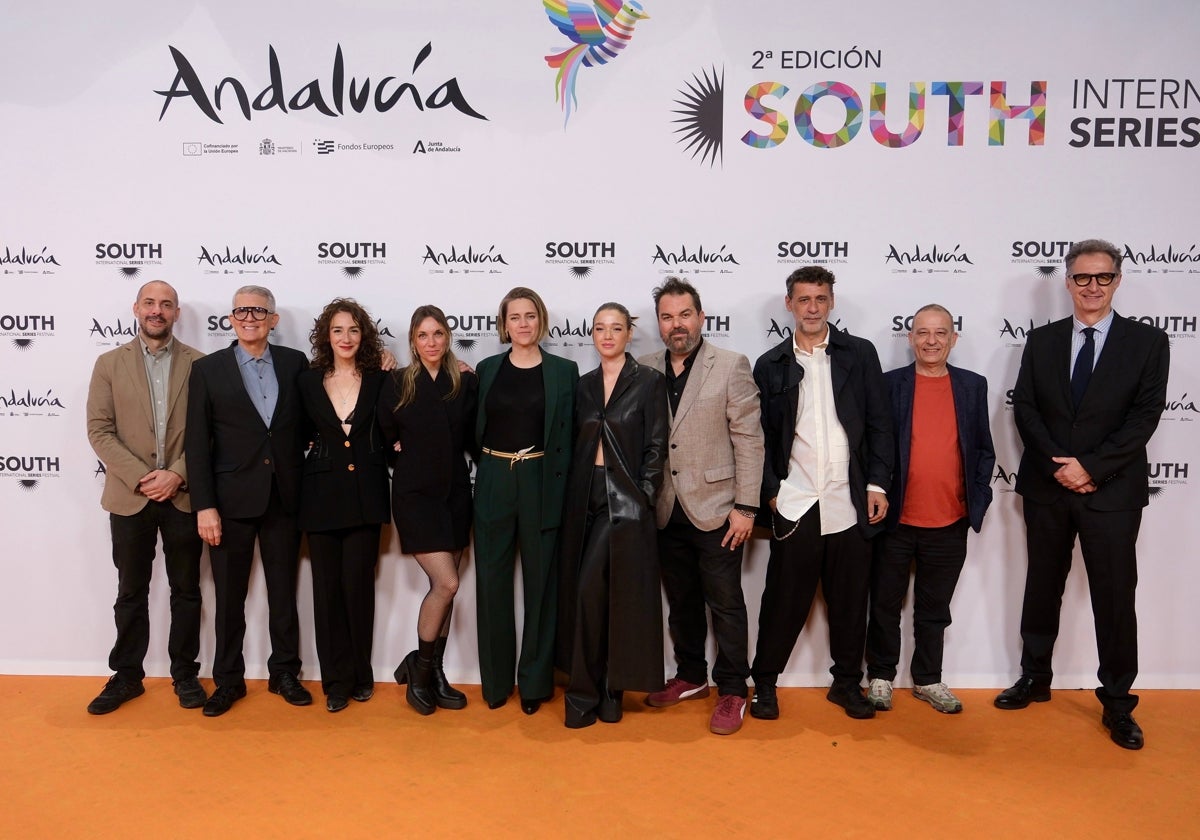 El elenco de 'Asuntos internos' posa en el photocall.