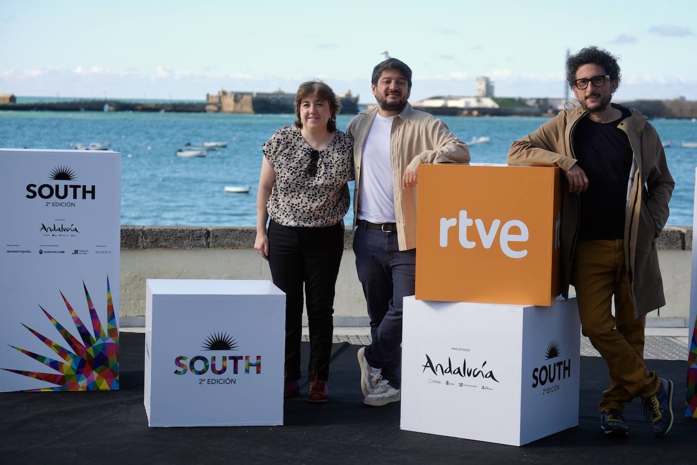 Fotos: rostros muy conocidos en el photocall en La Caleta de este domingo