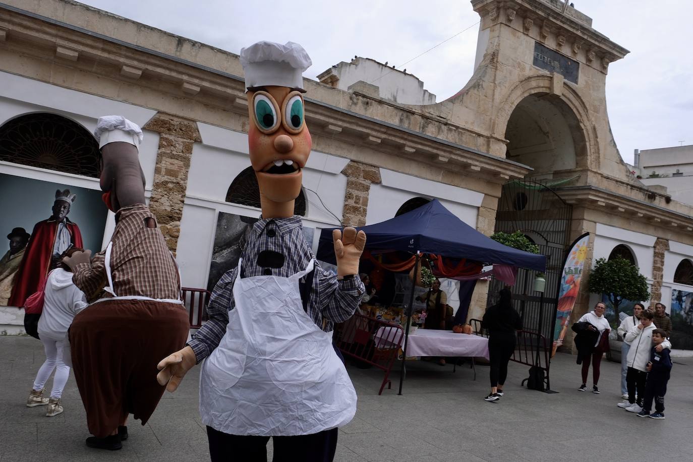 Fotos: El mercado central de Cádiz celebra la fiesta de Los Tosantos