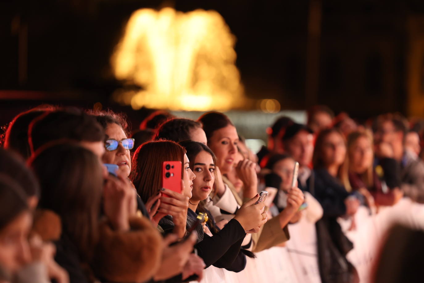 Fotos: La lluvia no ensombrece el ambiente del martes en la alfombra de estrellas del South en Cádiz