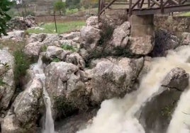 «La Sima de Villaluenga desciende con majestuosa potencia»