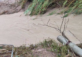 El paso de la DANA rompe una tubería de agua en San José del Valle y deja sin servicio a sus vecinos