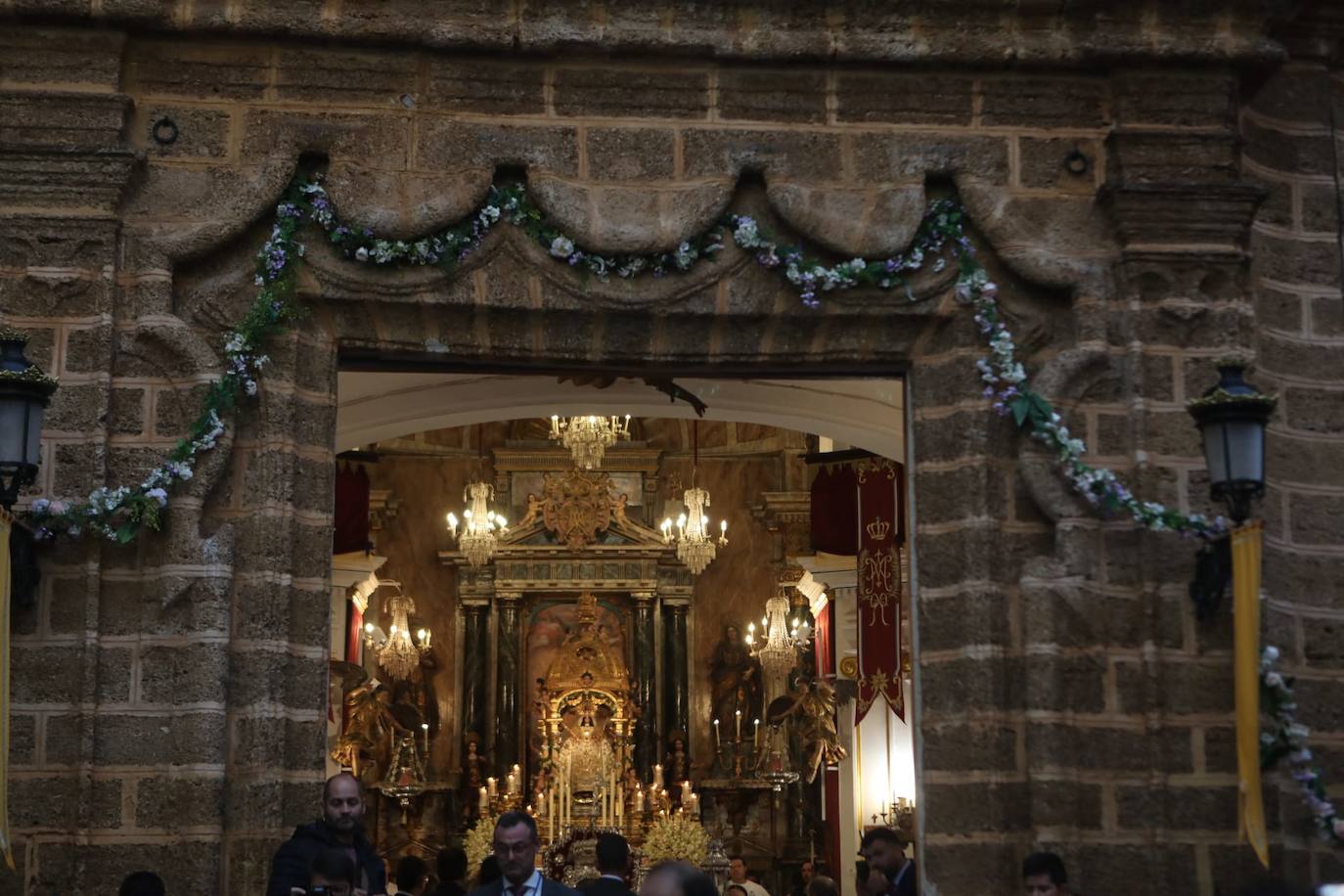 Fotos: La Virgen de La Palma recorre las calles de Cádiz