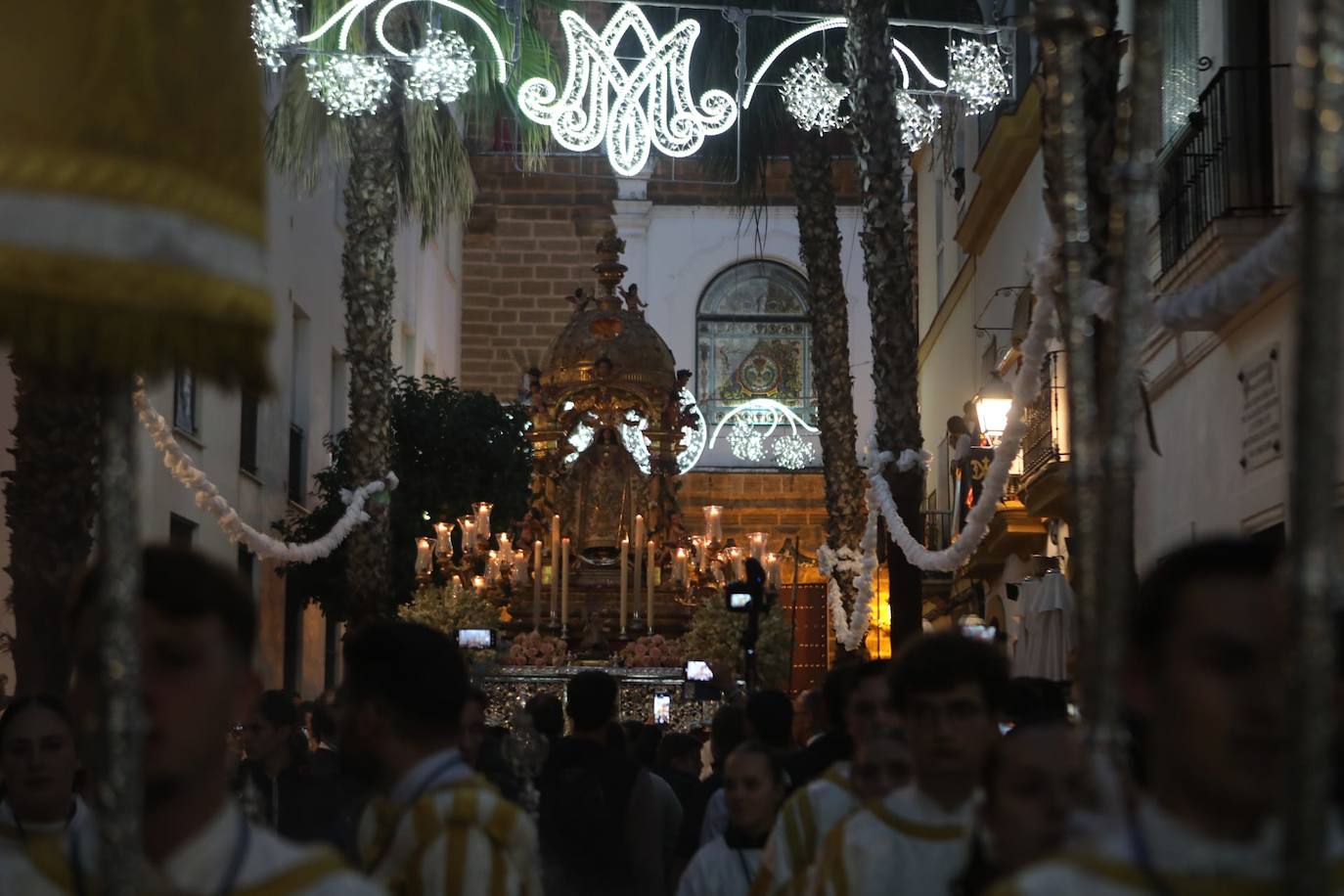 Fotos: La Virgen de La Palma recorre las calles de Cádiz