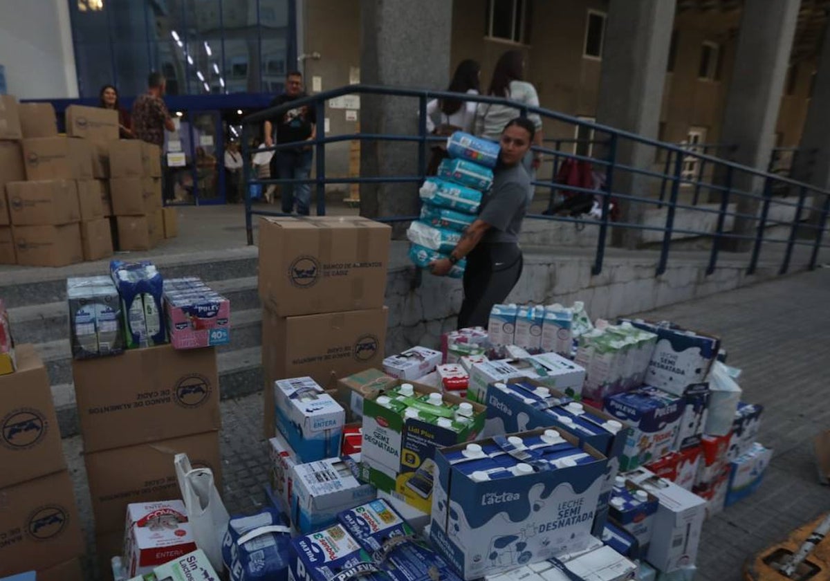 Fotos: Cádiz vuelve a mostrar cara más solidaria con ayuda para los afectados por las riadas de Valencia