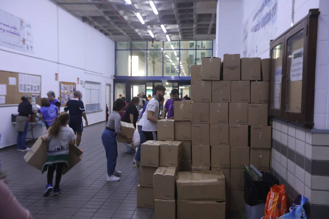 Fotos: Cádiz vuelve a mostrar cara más solidaria con ayuda para los afectados por las riadas de Valencia