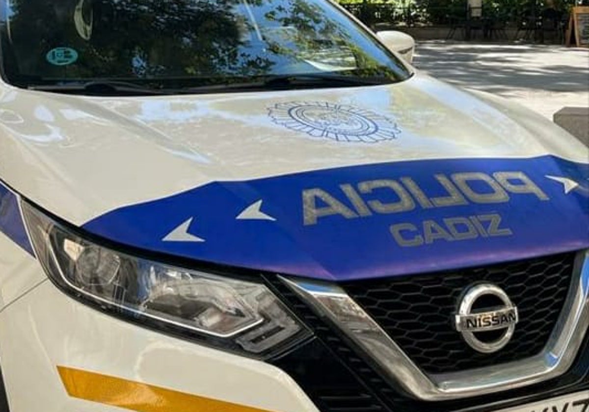 Herido un policía local de Cádiz tras reducir a un individuo que amenazaba con un cuchillo a dos personas en plena calle