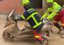 Los bomberos gaditanos siguen ayudando en Valencia