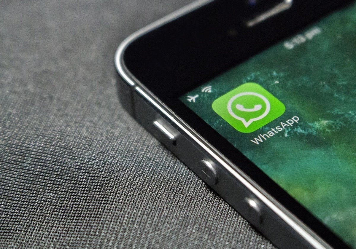 La aplicación de WhatsApp en un teléfono móvil