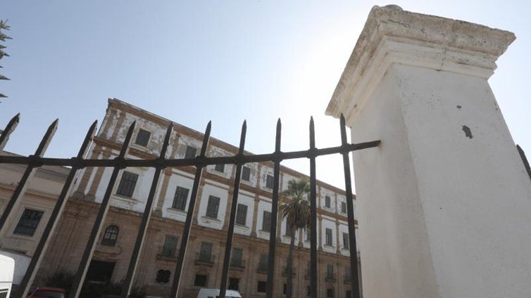 Tres millones de euros para restaurar la fachada del edificio Valcárcel de Cádiz