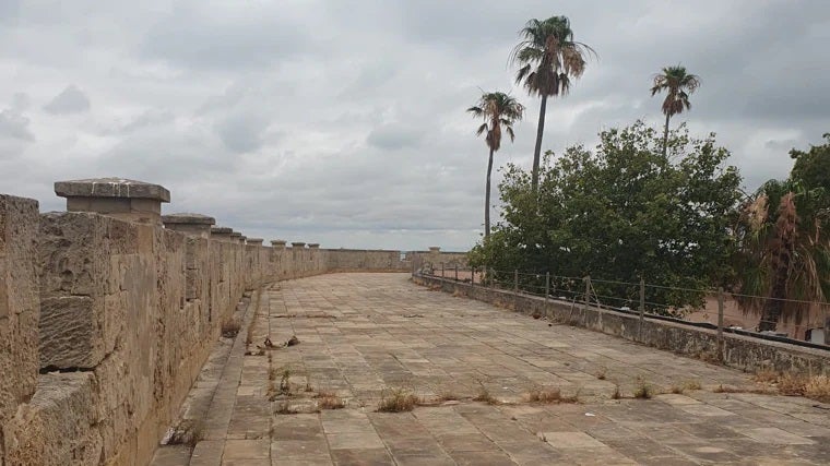 Paseo Superior del Baluarte de la Candelaria, clausurado al público desde hace años.