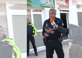 Una versión de 'Bailar pegados' de un Policía de Jerez emociona a los vecinos afectados por la DANA de Valencia