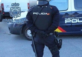 Un individuo roba el bolso a una mujer en Cádiz y se da a la fuga en patinete eléctrico