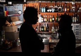 El precio del alcohol en los bares, a debate: «¿Pagar 14 euros por una copa está en precio de mercado?»