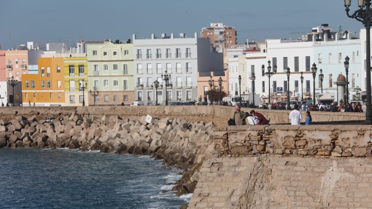 Las murallas de Cádiz esperan su segunda fase de rehabilitación