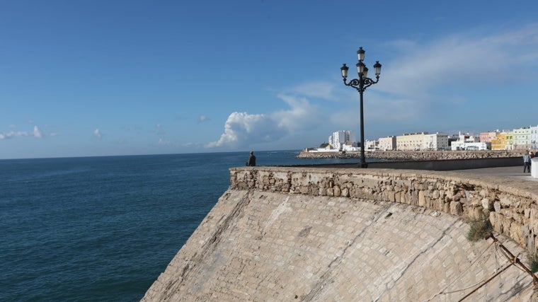 Las murallas de Cádiz esperan su segunda fase de rehabilitación