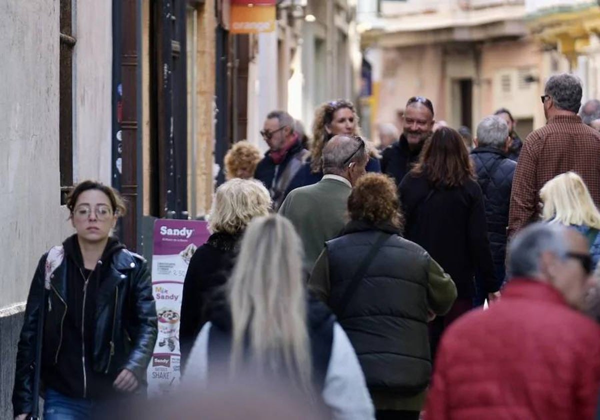 Trasiego por la zona centro de Cádiz.