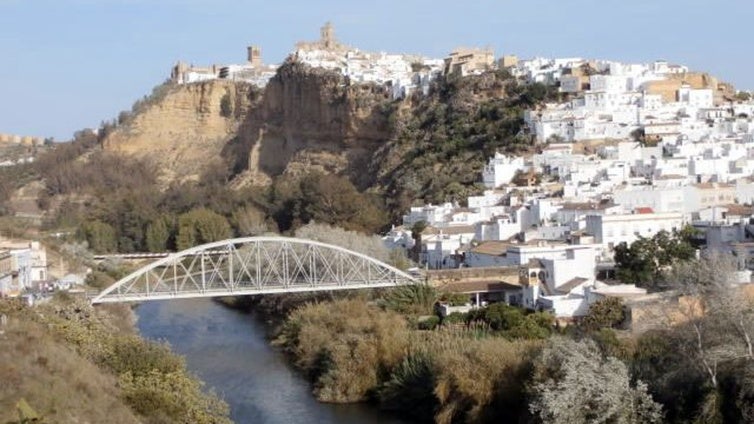 El puente de hierro de más de 100 años de Arcos pide la jubilación: «Podemos sufrir algún tipo de accidente»