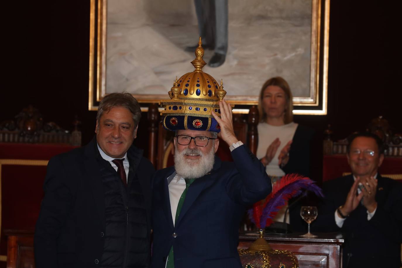 Fotos: entrega de las coronas a los Reyes Magos del año 2025