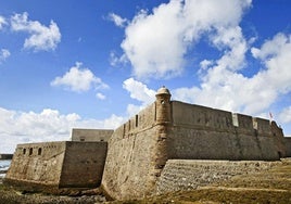 El príncipe inca prisionero en Cádiz y el cementerio de gaditanos a 600 kilómetros de la Tacita