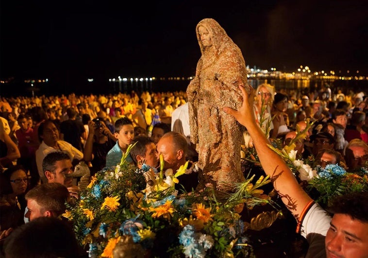 La Virgen de Cádiz que permanece todo el año en el fondo del mar y sólo sale para celebrar su romería: ¿Dónde está y cuándo es la procesión?