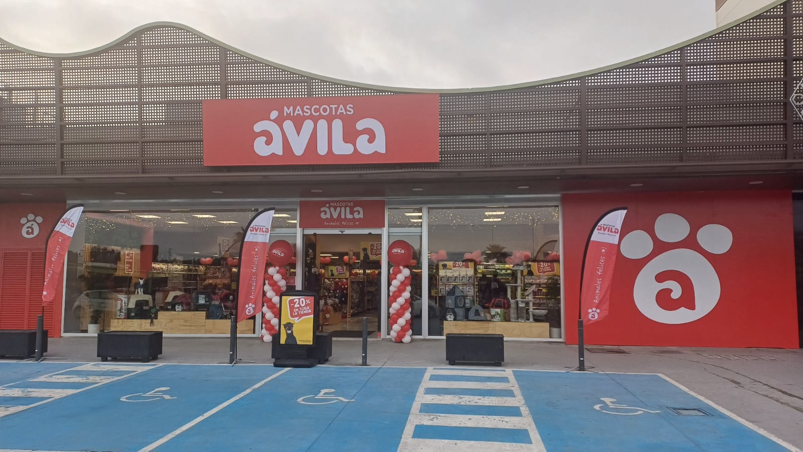 Imagen secundaria 1 - Mascotas Ávila inaugura su tercera tienda en Chiclana, alcanzando 19 establecimientos en total