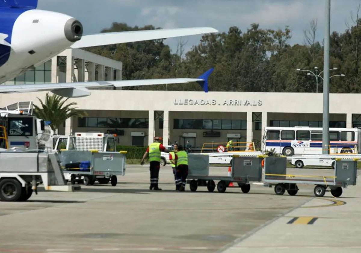 «Desde Aena nos quitan recursos para llevárselos a Sevilla»