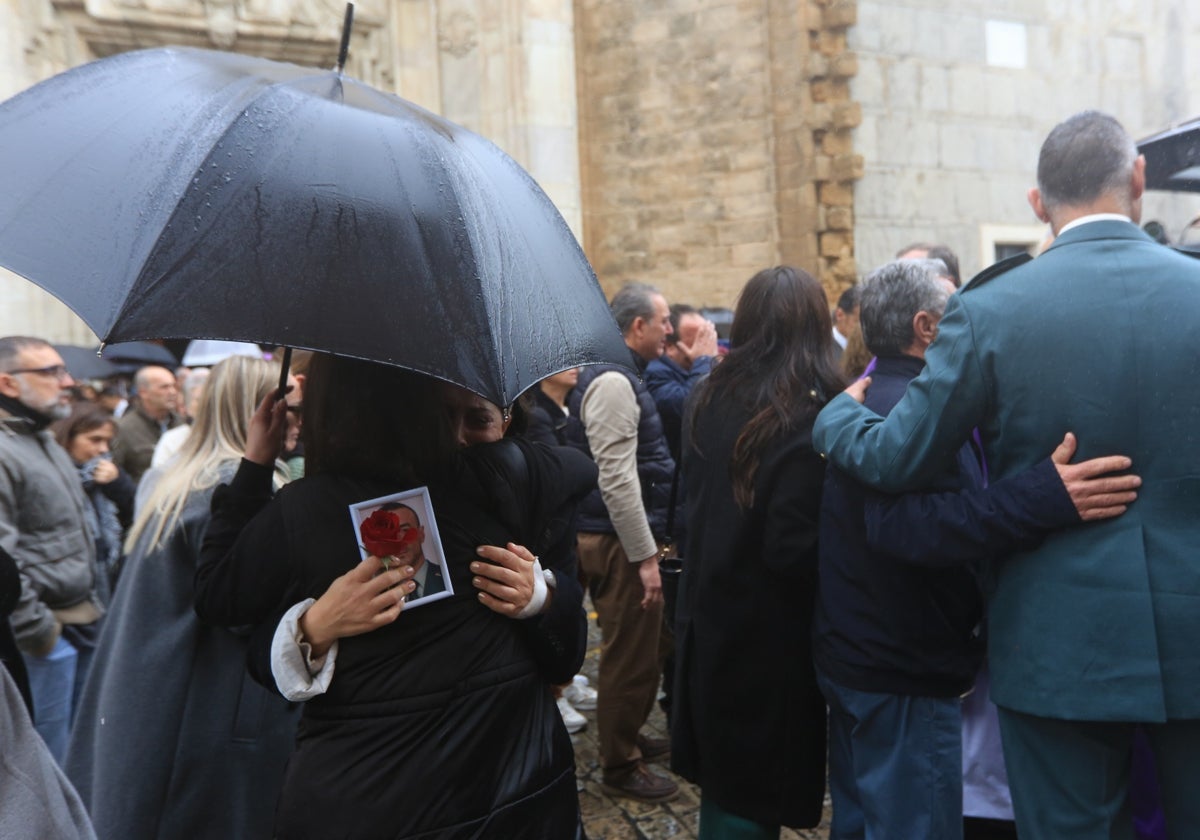 Funeral por el agente isleño fallecido en Barbate.