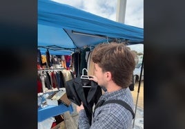 Un conocido influencer va al mercadillo de Chiclana y alucina con las cosas que encuentra: «Joyitas que la gente no ve»