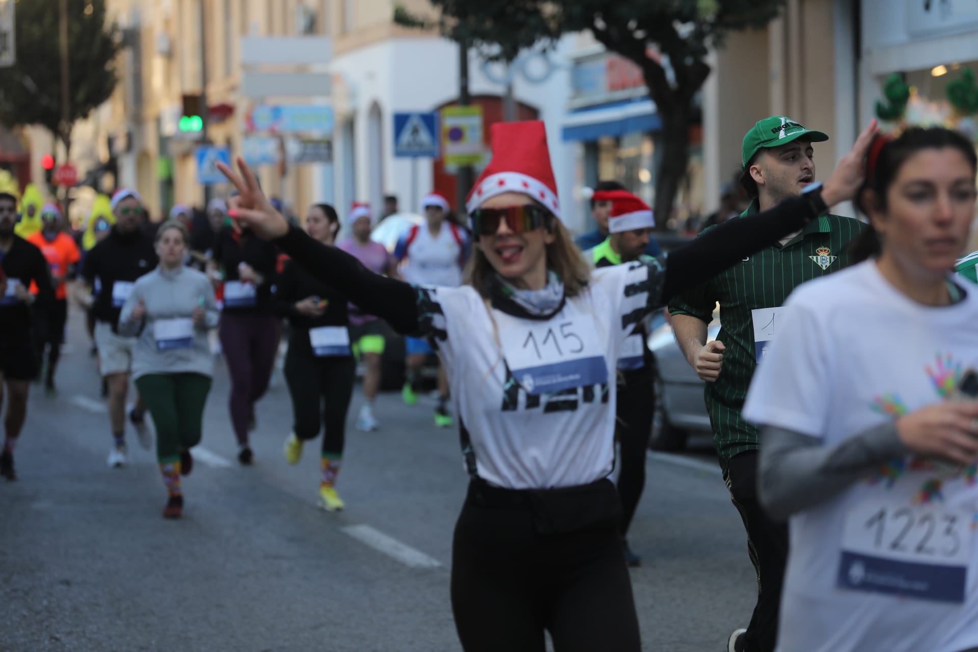 Fotos: El Puerto se entrega a su II San Silvestre