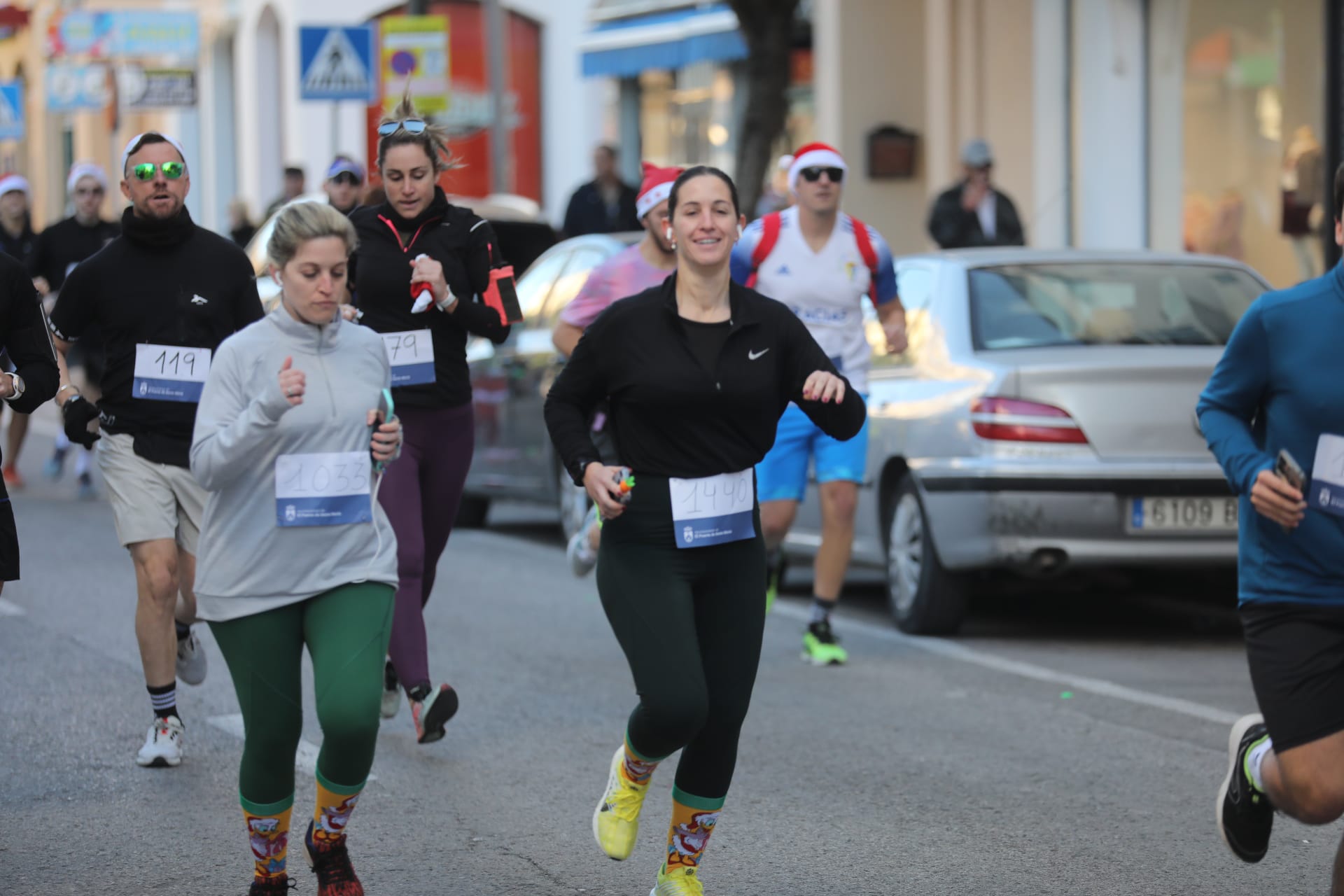 Fotos: El Puerto se entrega a su II San Silvestre