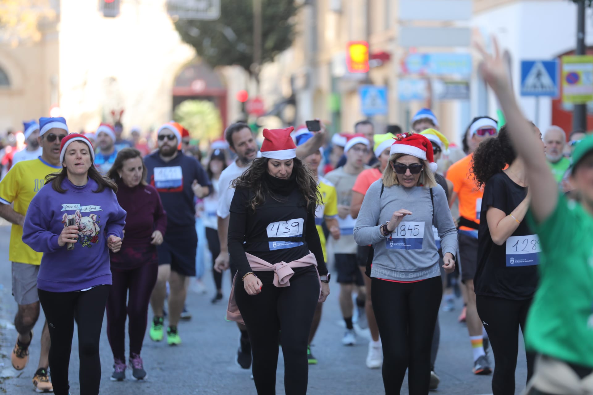 Fotos: El Puerto se entrega a su II San Silvestre