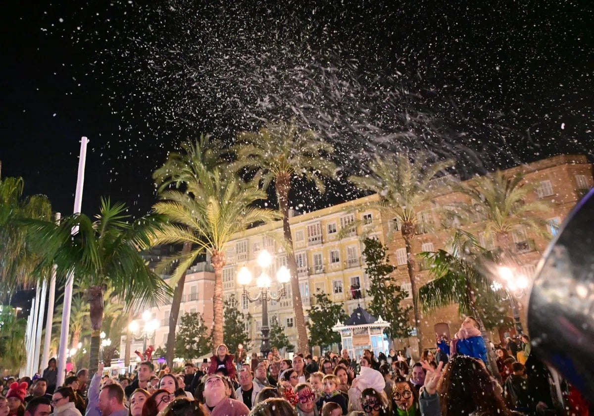 Nevada artificial  en la plaza San Juan de Dios con motivo de las precampanadas infantiles del pasado año.