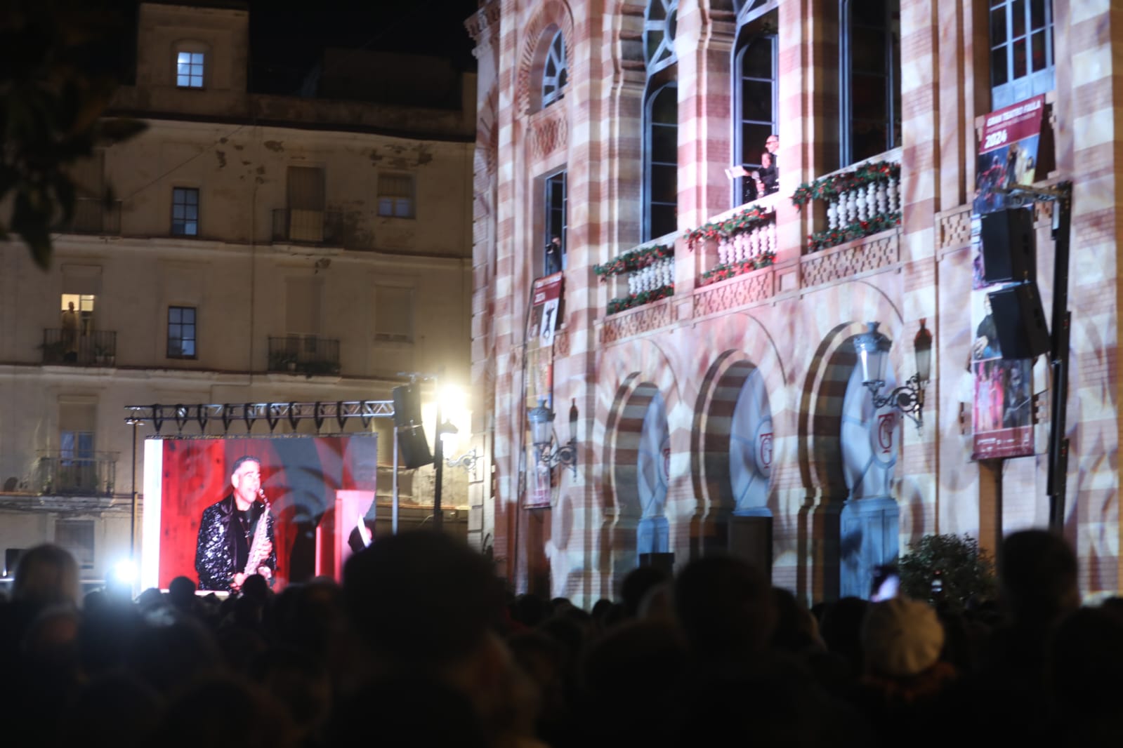 Manolo Morera adelanta la Nochevieja desde el Gran Teatro Falla