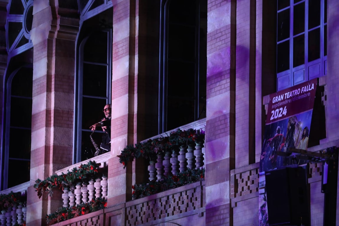 Manolo Morera adelanta la Nochevieja desde el Gran Teatro Falla