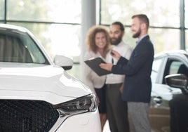 Cádiz salva los muebles de la venta de coches con un sprint justo a final de año